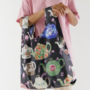 The Met x Baggu Teapot Bag